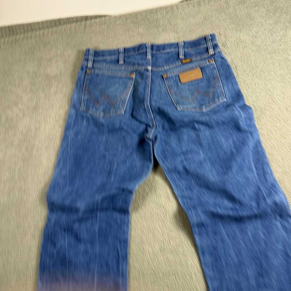 Wrangler 13MWZ Cowboy Cut Mens Jeans 32x32 Medium Wash Blue Denim Straight Leg